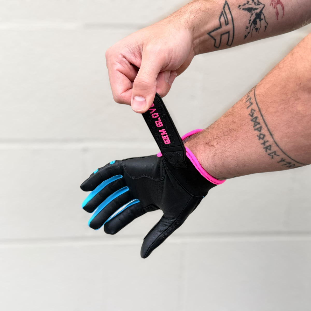 Gem Glove Prospector Short Cuff Batting Glove - Black/White – Product View | Smash It Sports | leather, pro