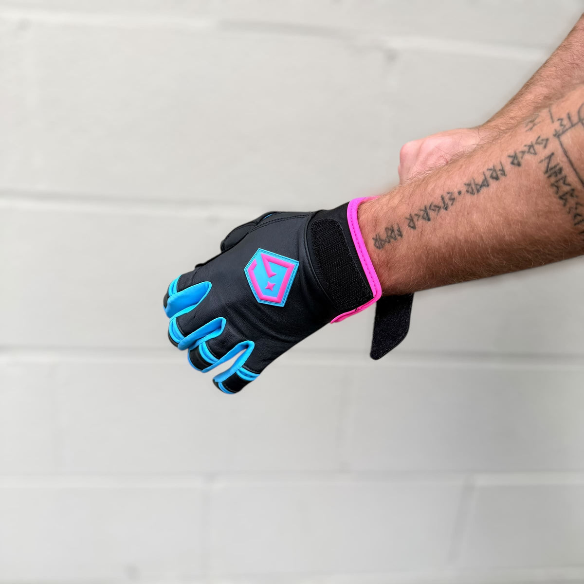 Gem Glove Prospector Short Cuff Batting Glove - Black/White – Product View | Smash It Sports | leather, pro